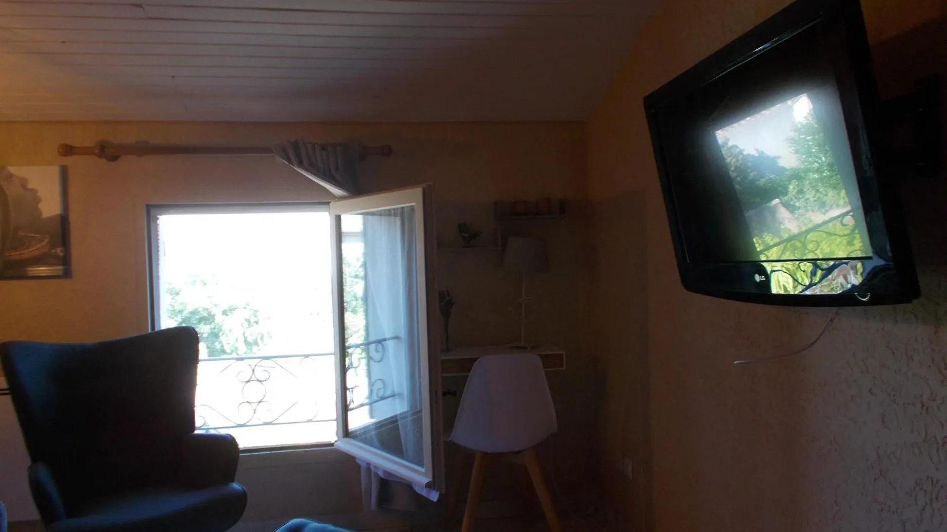Tramontane Chambre Salon Et Piscine Jonquerettes 0*,  France