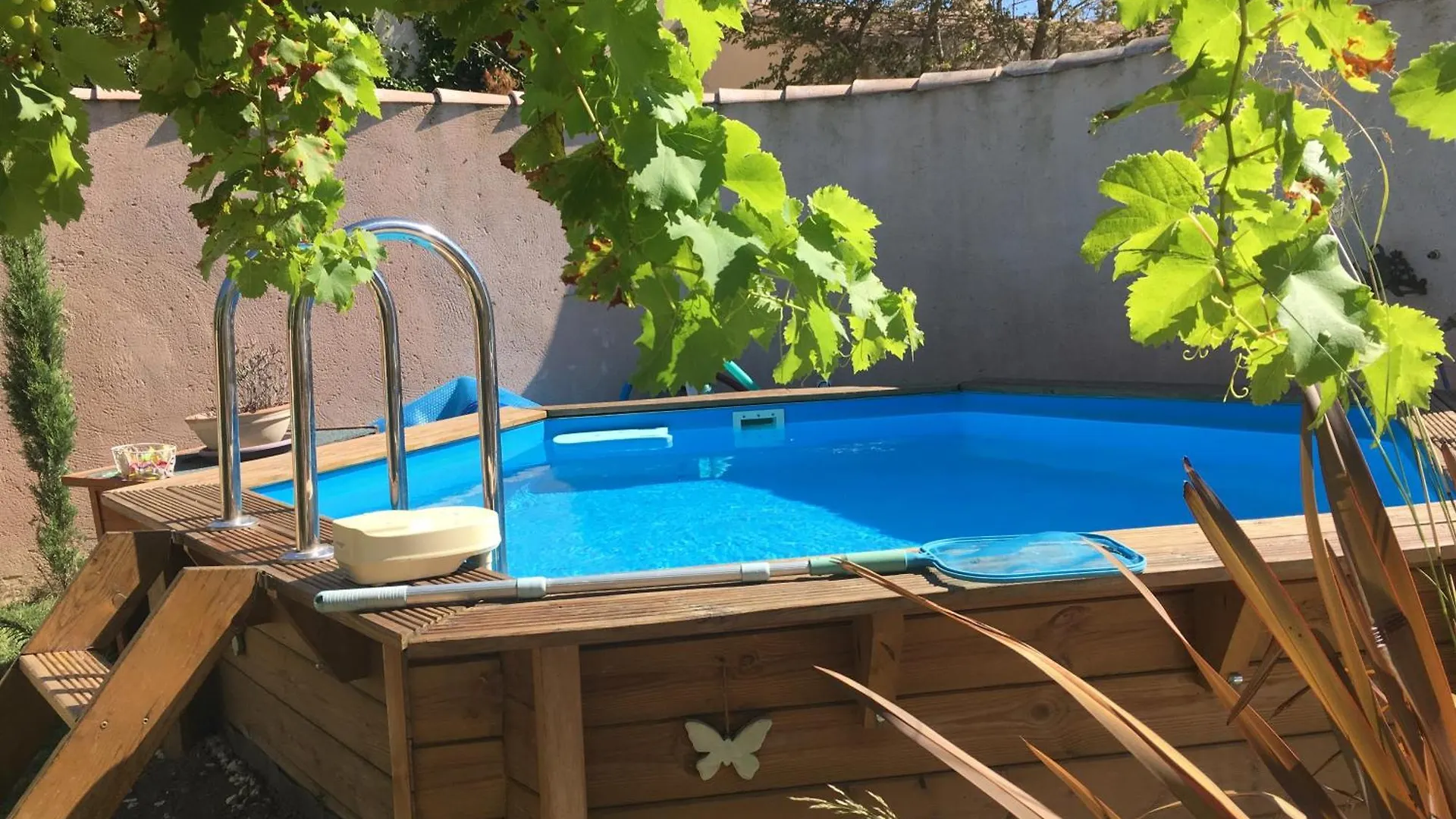 Tramontane Chambre Salon Et Piscine Jonquerettes